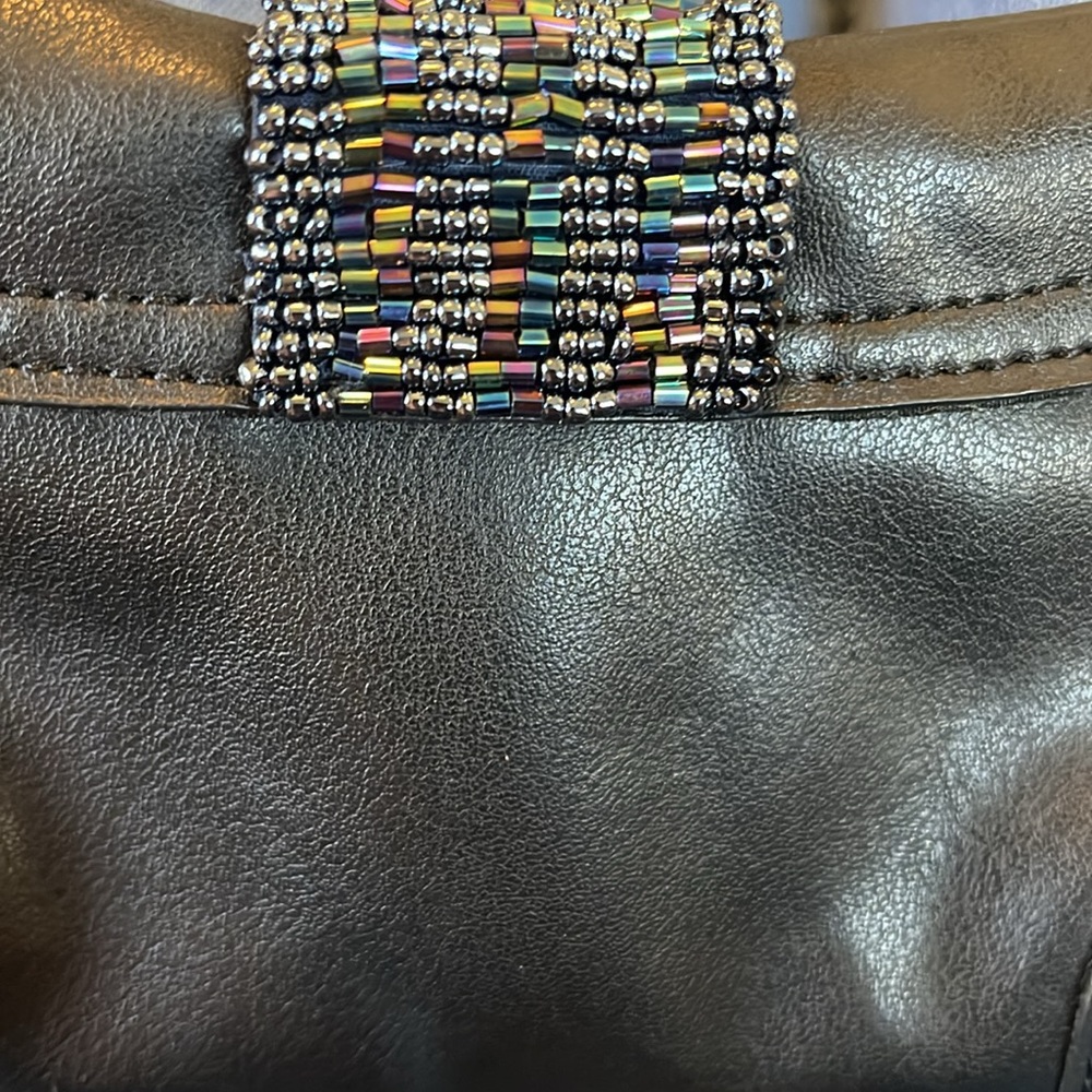 Liz Claiborne Black small wristlet bag w/multi color bead detail chain handle - Picture 4 of 7